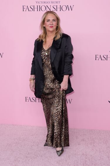 Anne Stephenson posa en la alfombra del Victoria's Secret Fashion Show 2025.