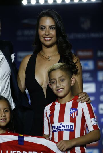 El centrocampista mexicano procedente del Porto ha sido presentado en el Wanda Metropolitano como nuevo jugador del Atlético de Madrid.