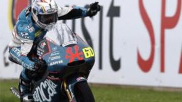 Julián Simón vence en Donington Park