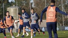 Nemanja Radoja, Andrew Hjulsager y Okay Yokuslu durante el primer entrenamiento del Celta despu&eacute;s de las vacaciones de Navidad.