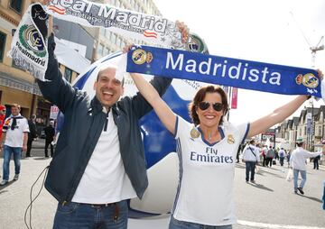 Ambiente de fiesta en las calles de Cardiff