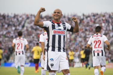 Goleador histórico de Rayados con 121 goles, también se coronó campeón con el conjunto norteño.