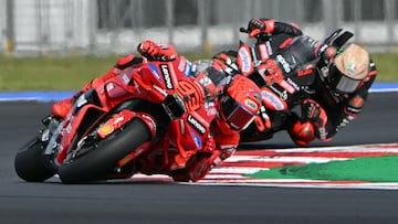 Marc Márquez, por delante de Marco Bezzecchi en el GP de San Marino.