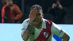 Juan Fernando Quintero celebrando su gol olímpico con River Plate ante Patronato por cuartos de final de Copa Argentina.