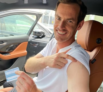 Ganador de dos títulos de Wimbledon, pasó de conducir un Volkswagen Polo a un Ferrari 430, aunque rápidamente cambió por un Aston Martin DB9. Además, tiene un BMW i8 y un Jaguar I-Pace, este último gracias a que se convirtió en imagen de la marca.