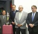 El Levante entrega a la RFEF la Copa de la España Libre