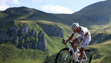 Cycling - Tour de France - Stage 12 - Auch to Hautacam - Hautacam, France - July 17, 2025 UAE Team Emirates XRG's Tadej Pogacar in action during Stage 12 REUTERS/Sarah Meyssonnier