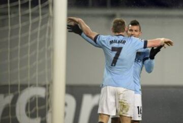 Sergio Agüero y James Milner convirtieron para la victoria de Manchester City.