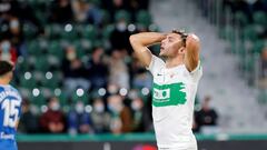 El delantero argentino del Elche Lucas Boy&eacute;, durante el partido de la jornada 14 de LaLiga que se disputa en el estadio Mart&iacute;nez Valero.
 