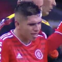 Carlos Palacios sufre en Brasil