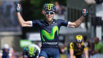 Jesús Herrada celebra su autoritaria victoria en Chalmazel.