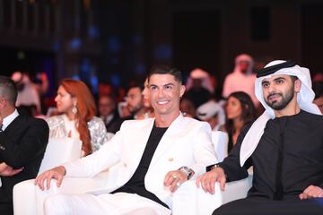 Cristiano Ronaldo fue galardonado como mejor jugador del año, logró su sexto Globe Soccer.