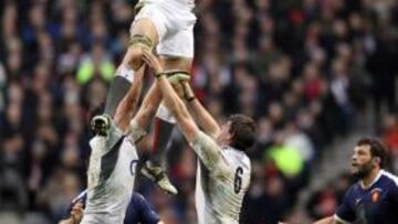 <b>EN LO MÁS ALTO. </b>El inglés Palmer conquista una bola en una touch.