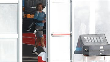 Griezmann se ejercita en el gimnasio.