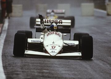 Cuentan de él que sólo la mala suerte le privó de ganar alguna carrera de F1. Concretamente dos: el GP de Brasil y el GP de Canadá, ambos de 1989. En Interlagos el británico pilotaba su Arrows hacia lo que parecía su primera victoria, pero un desastroso pit-stop le puso a Nigel Mansell el triunfo en bandeja, finalizando Warwick en quinta plaza. Unas pocas semanas después, en Montreal, el motor Cosworth de su A11 dijo basta tras 40 vueltas en primera posición sobre la lluvia canadiense. Sus mejores resultados en 146 carreras, dos segundos con Renault en el año 1984.