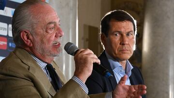 Naples (Italy), 19/06/2023.- New SSC Napoli head coach Rudi Garcia (R) looks at SSC Napoli President Aurelio De Laurentiis during his presentation at a press conference in Naples, Italy, 19 June 2023. (Italia, Nápoles) EFE/EPA/CIRO FUSCO
