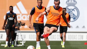 Bale y Hazard, durante el &uacute;ltimo entrenamiento del Madrid en Valdebebas.