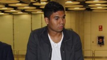 Casemiro aterrizó ayer en Madrid con su agente.