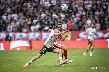 Aprobados y suspensos del Racing en Gijón: Jeremy, Yeray y Mario entraron con ganas