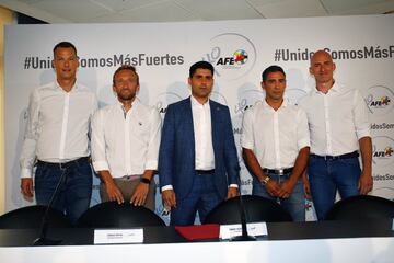David Aganzo se reunió con todos los capitanes de Primera. David Aganzo (presidente), Jesús Barbadilla ‘Jesule’ (vicepresidente), Diego Rivas (secretario general), Sergio Piña (vocal) y Xavier Oliva (vocal).