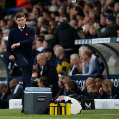 El Leeds resiste con diez y aumenta la duda sobre Gerrard