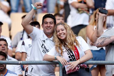 Los seguidores del Real Madrid se desplazaron a Sevilla para animar a los suyos.
