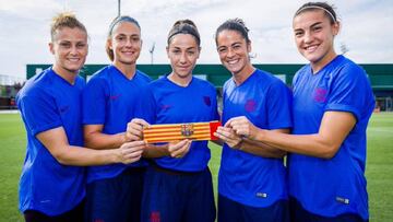 Las cinco capitanas del Barcelona Femenino: Pa&ntilde;os, Putellas, Losada, Torrej&oacute;n y Guijarro. 