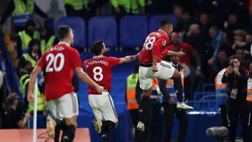 Soccer Football - Premier League - Chelsea v Manchester United - Stamford Bridge, London, Britain - October 22, 2022 Manchester United's Casemiro celebrates scoring their first goal with Bruno Fernandes Action Images via Reuters/Matthew Childs EDITORIAL USE ONLY. No use with unauthorized audio, video, data, fixture lists, club/league logos or 'live' services. Online in-match use limited to 75 images, no video emulation. No use in betting, games or single club /league/player publications. Please contact your account representative for further details.