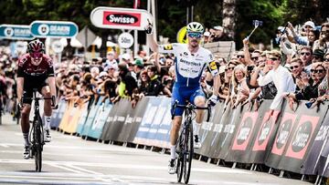 Esprint final de la Cadel Evans Great Road Race 2020.