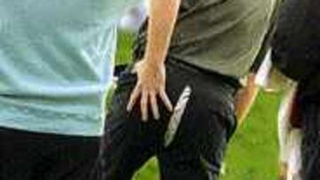 NO ERA SU TALLA. Así de ceñido iba Curt Schilling, jugador de béisbol de los Arizona Diamond Backs en un pro-am.