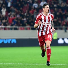 James se divierte con el Olympiacos