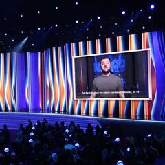 Volodymyr Zelensky, presidente Ucrania, hace una aparición en los Grammy 2022