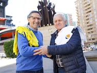 Marco y Revert, protagonistas en el primer Villarreal-Valencia, posan para AS en Valencia.