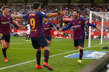 El jugador del Barcelona, Leo Messi, celebra el 2-3 al Sevilla, firmando así su 'hat-trick'.