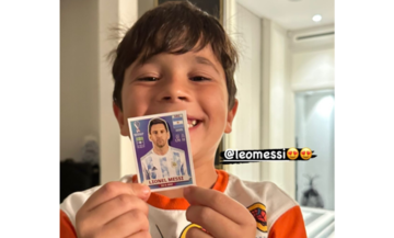 Mateo Messi and his father's sticker.