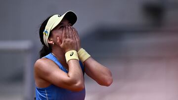 Germany's Eva Lys reacts after winning against US Peyton Stearns during their women's singles match on day 1 of the French Open tennis tournament at the Roland-Garros Complex in Paris on May 25, 2025. (Photo by JULIEN DE ROSA / AFP)