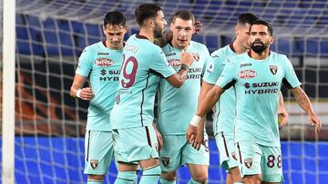 GENOA, ITALY - NOVEMBER 04: The players of Torino FC celebrate after the second score of Sasa Lukic during the Serie A match between Genoa CFC and Torino FC at Stadio Luigi Ferraris on November 4, 2020 in Genoa, Italy. (Photo by Paolo Rattini/Getty Images