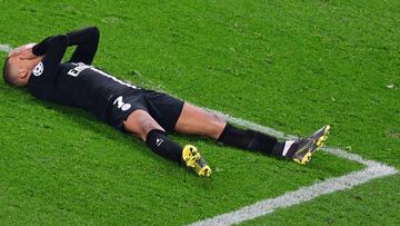 Mbappé se lamenta en un partido.
