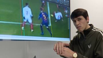 Nacho Tellado y la polémica durante el Barça-Sevilla que compromete una vez más al VAR