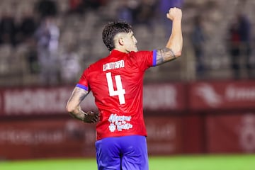 Lautaro Spatz celebrando el 1-1 sobre la bocina frente al Real Murcia en el encuentro correspondiente a la jornada 13 del Grupo 2 de Primera Federación.