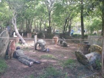 Hoy ha sido una jornada diferente para los jugadores del Celta ya que se han enfrentado en una divertida partida de paintball.
