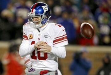 Los New York Giants no fueron capaces de dominar el balón, para muestra este error de su quarterback, Eli Manning. Pobre Eli que tiene 2 anillos sí, pero cuando sale el gemelo malo a jugar...