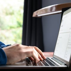 El Supremo lo confirma: acceder al ordenador de otro trabajador es delito aunque no se lean archivos