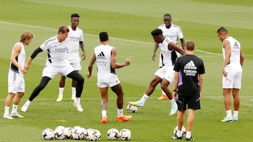 Los jugadores del Real Madrid, en su ¨²ltimo entrenamiento antes de medirse al Almer¨ªa.