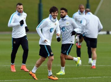 Klopp eyeing first trophy; Pellegrini, perhaps his last