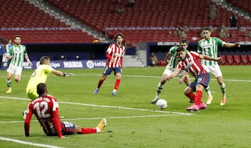 Luis Suárez, a pase de Lodi, marcó el 2-0 definitivo.