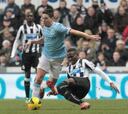 Nasri sufre un entradón y tiene una "lesión seria" en la rodilla