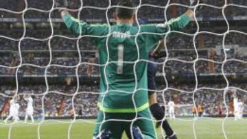 Keylor, que empezará la Liga como titular en Gijón, confía en que el club no fuerce su salida fichando a De Gea.