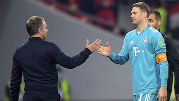 Al Rayyan (Qatar), 08/02/2021.- Bayern head coach Hansi Flick greets his goalkeper Manuel Neuer (R) after the semi final soccer match between Al Ahly SC and Bayern Munich at the FIFA Club World Cup in Al Rayyan, Qatar, 08 February 2021. (Mundial de F&uacu