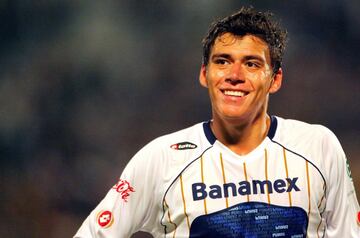 Una de las últimas joyas de la cantera auriazul. Héctor Moreno fue campeón del mundo sub 17 en 2005 y desde entonces debutó con el primer equipo de Pumas. Solo tres temporadas en México le bastaron para emigrar al fútbol europeo, en donde ha vestido los colores de AZ Akmaar, Espanyol, PSV, AS Roma y actualmente los de la Real Sociedad.